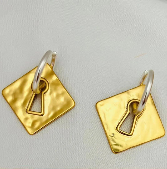 key loop earing